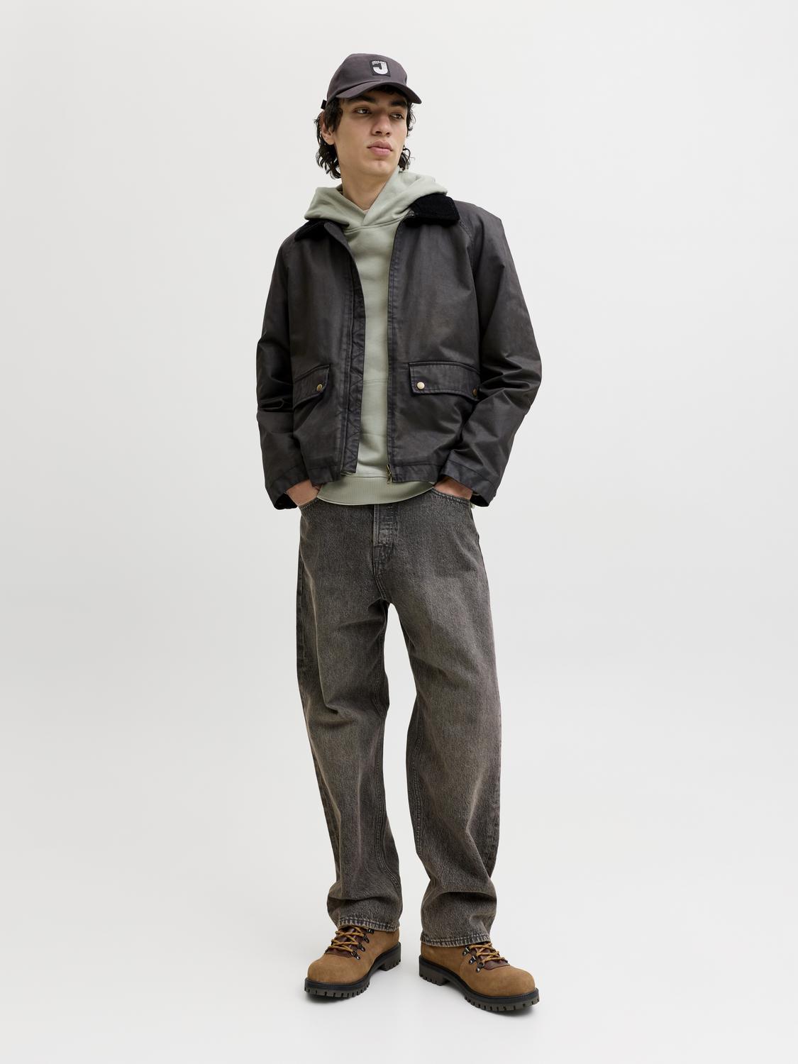 model_shot-front_full